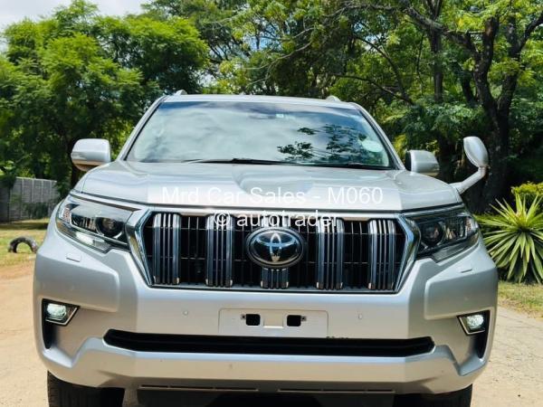 2020 - Toyota  Land Cruiser Prado