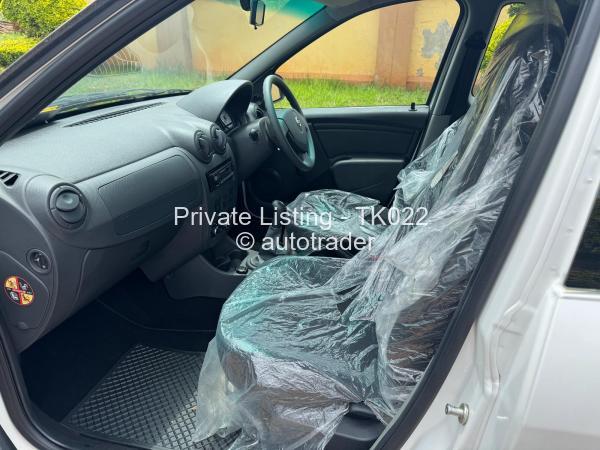 2023 - Nissan  NP200