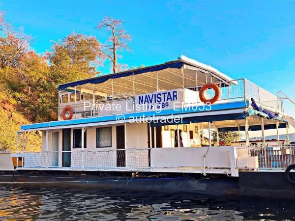 Navistar Houseboat
