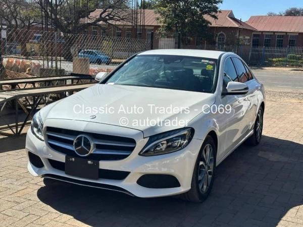 2015 - Mercedes Benz C200