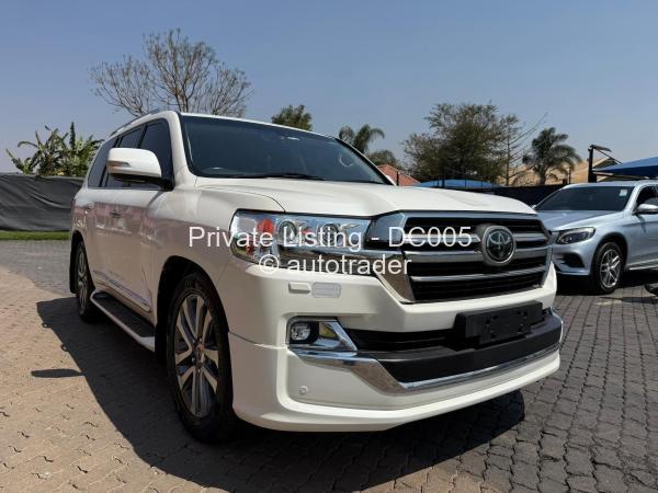 2020 - Toyota  Land Cruiser 200