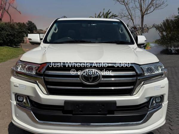 2020 - Toyota  Landcruiser 200 VX-R