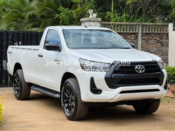 2025 - Toyota  Hilux