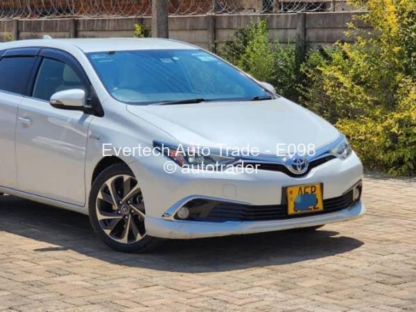 2016 - Toyota  Auris