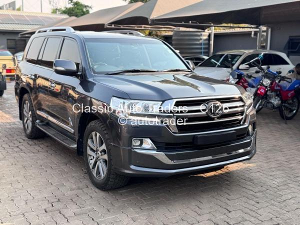 2019 - Toyota  Land Cruiser 200