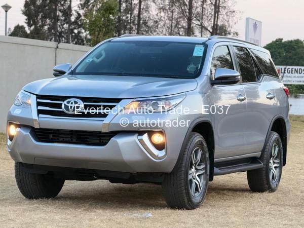 2019 - Toyota  Hilux