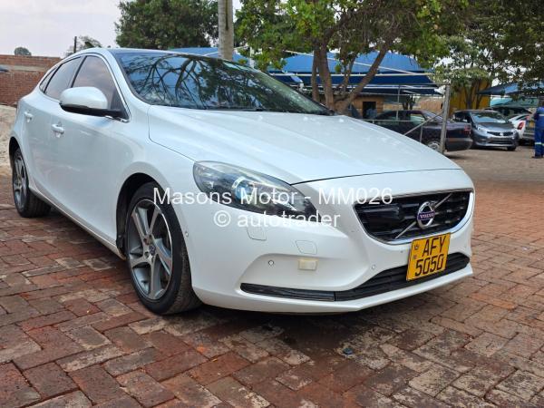 2015 - Volvo  V40