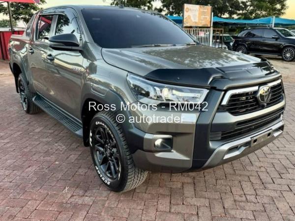 2020 - Toyota  Hilux