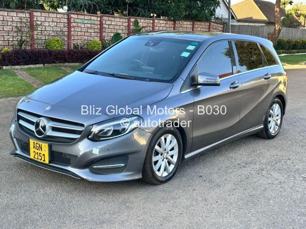 2015 - Mercedes Benz B180