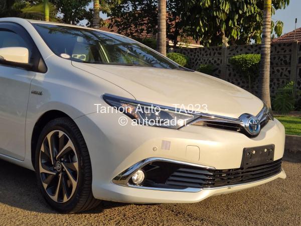 2016 - Toyota  Auris