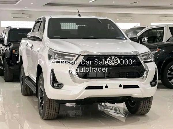 2023 - Toyota  Hilux