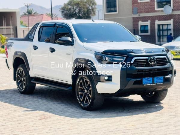 2023 - Toyota  Hilux