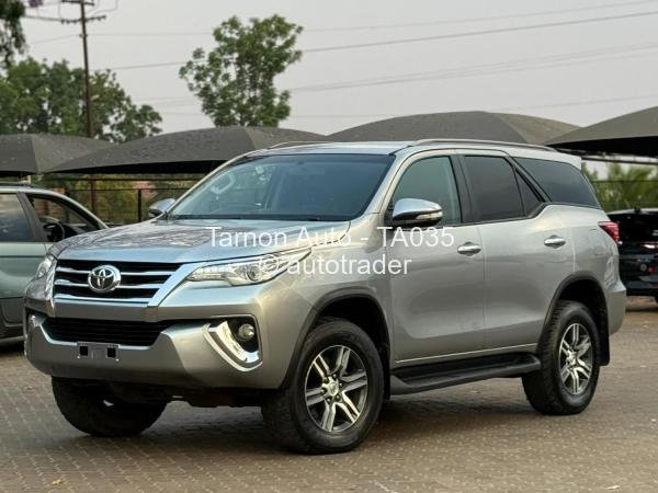 2017 - Toyota  Fortuner