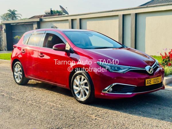 2015 - Toyota  Auris