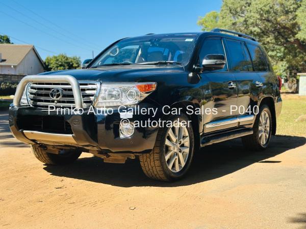 2013 - Toyota  Landcruiser 200 VX