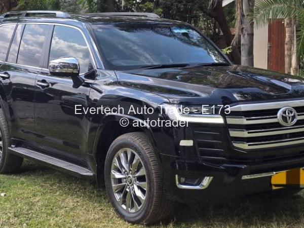 2022 - Toyota  Land cruiser 300 VX-R