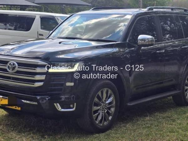 2022 - Toyota  Land Cruiser 300
