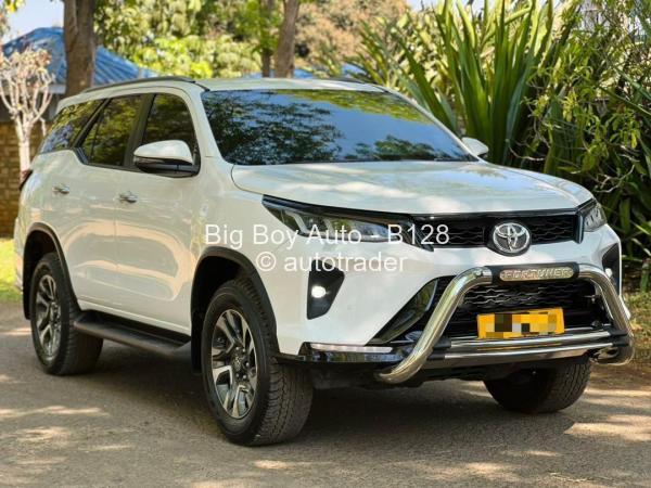 2023 - Toyota  Fortuner