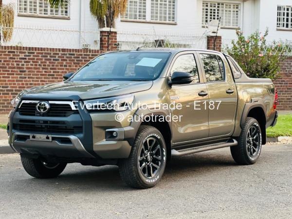 2025 - Toyota  Hilux