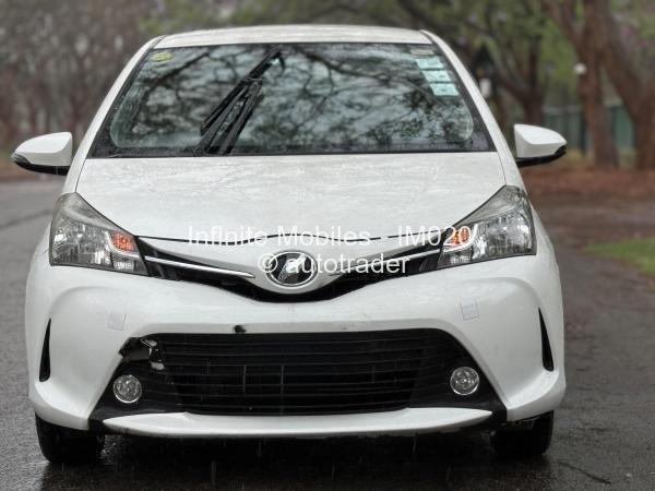 2015 - Toyota  Vitz