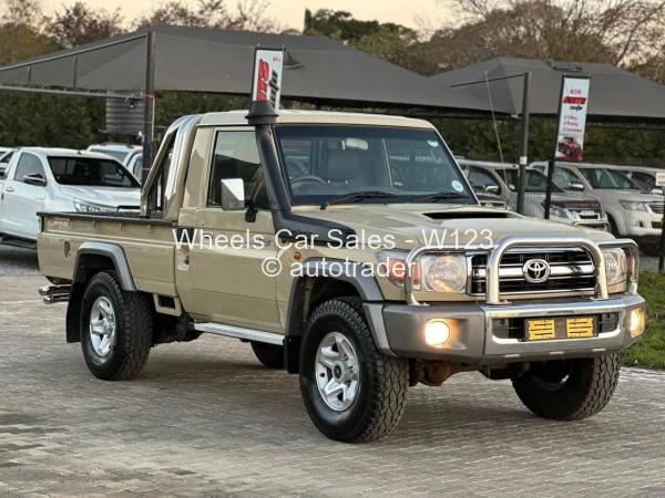 2017 - Toyota  Land Cruiser 79