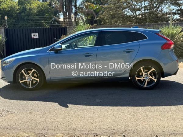 2016 - Volvo  V40