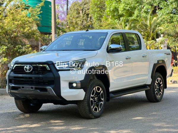 2025 - Toyota  HILUX REVO