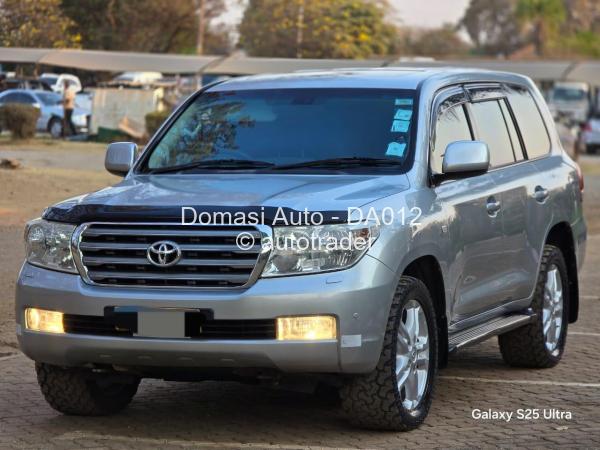 2011 - Toyota  Land Cruiser 200