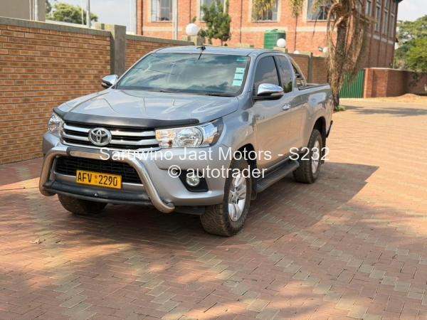 2017 - Toyota  Hilux