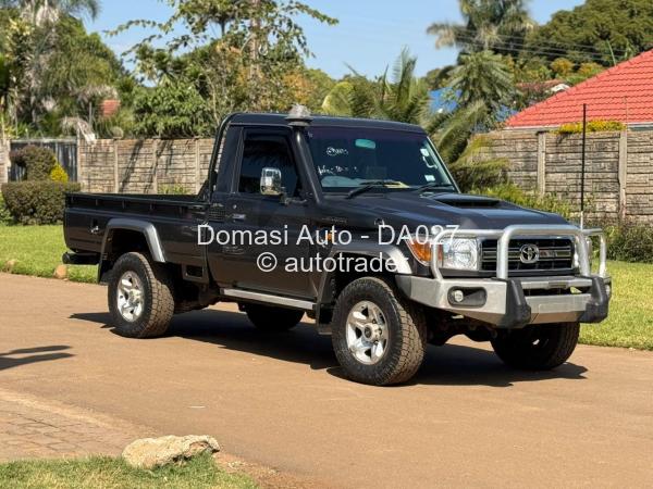 2017 - Toyota  Land Cruiser 79