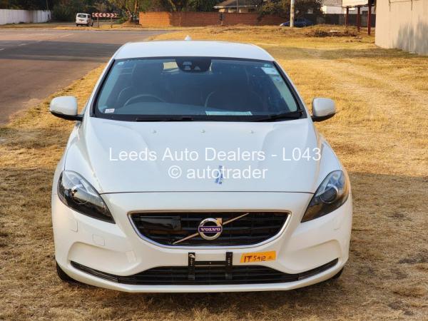 2016 - Volvo  V40
