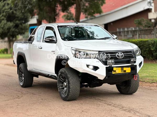 2016 - Toyota  Hilux