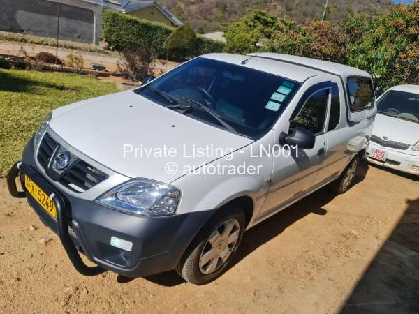 2022 - Nissan  NP200