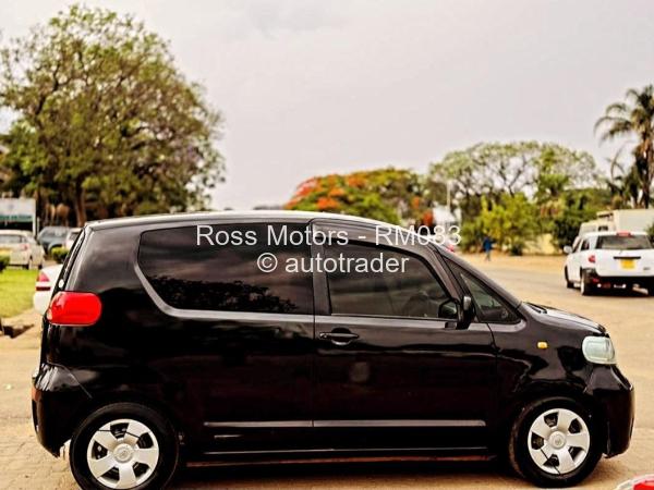 2004 - Toyota  Porte