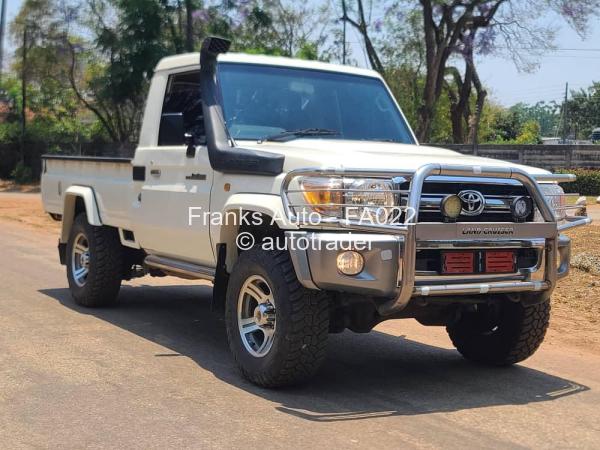2014 - Toyota  Land Cruiser 79