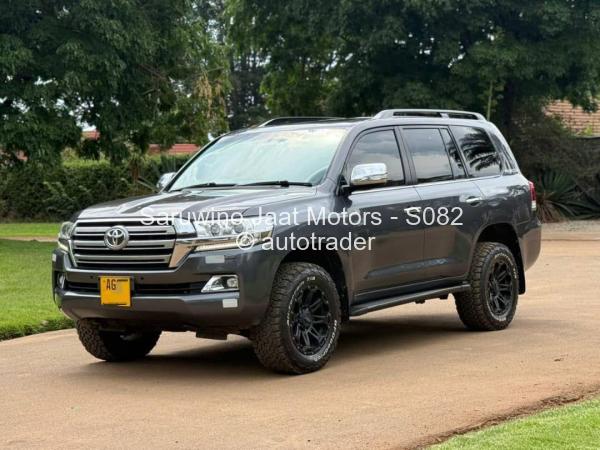 2017 - Toyota  Land Cruiser