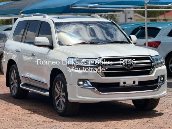 2020 - Toyota  Land Cruiser 200