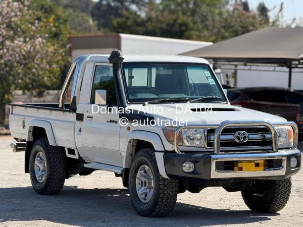2015 - Toyota  Land Cruiser