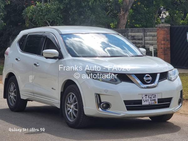 2015 - Nissan  X-Trail