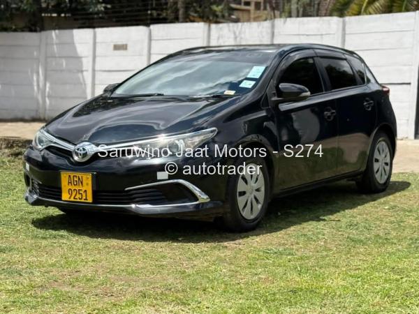 2016 - Toyota  Auris