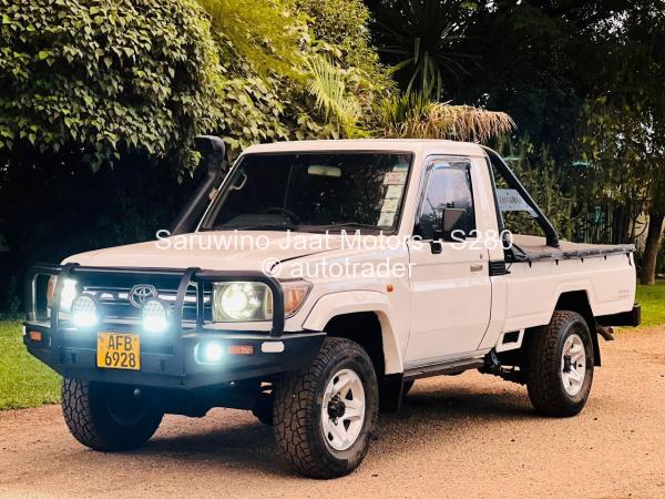 2012 - Toyota  Land Cruiser