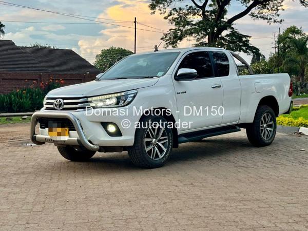 2019 - Toyota  Hilux