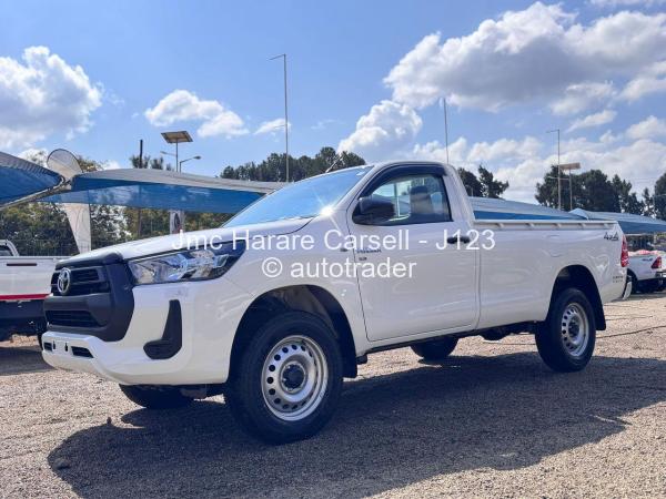 2025 - Toyota  Hilux