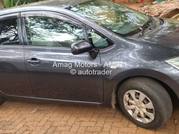 2011 - Toyota  Auris