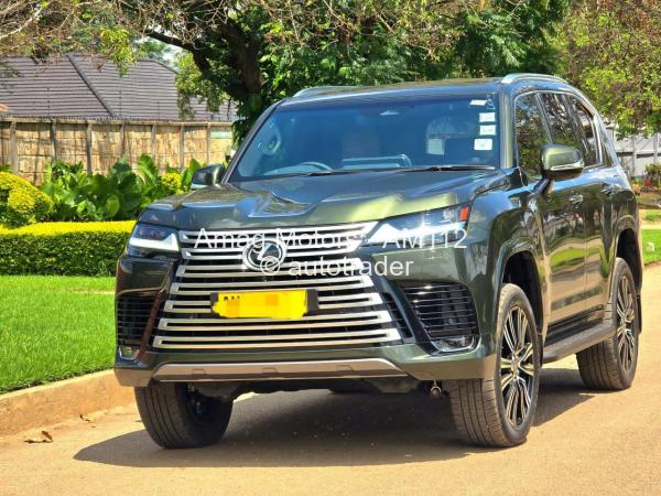 2025 - Lexus  LX 500D