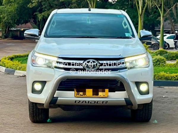 2019 - Toyota  Hilux