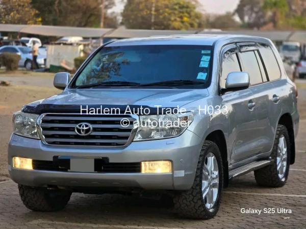 2011 - Toyota  Landcruiser  200 VX-R
