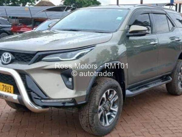 2023 - Toyota  Fortuner