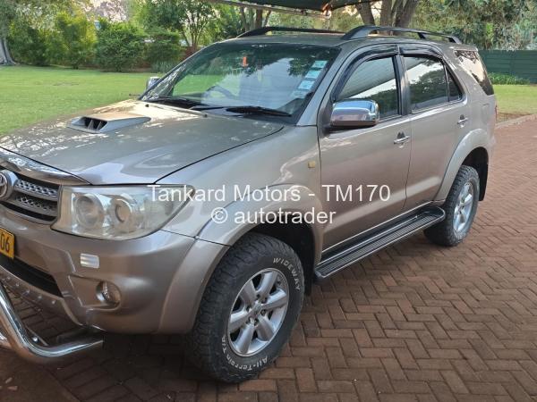 2011 - Toyota  Land Cruiser