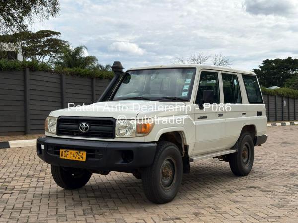 2011 - Toyota  Land Cruiser